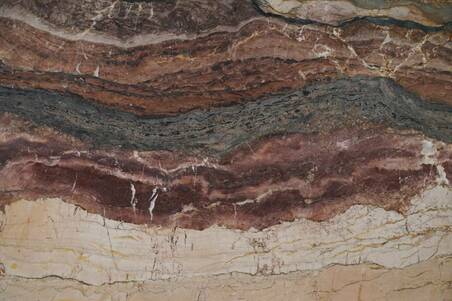 Mármol Travertino Rojo P/B Bis 30.5X30.5 (10.7)