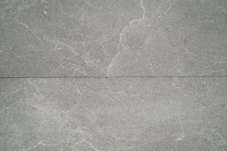 Mármol Gris Rochelle Sandblasteado 10X60x2