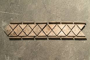 Cenefa Triangulo W/Bar Chocolate 8.7X26.2