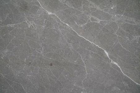 Mármol Gris Rochelle Sandblasteado 30X60x2